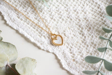 Load image into Gallery viewer, White Heart Necklace