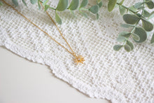Load image into Gallery viewer, Daisy Flower Necklace