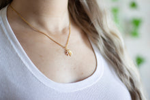 Load image into Gallery viewer, Daisy Flower Necklace
