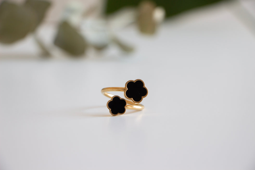 Black Flower Ring (size 7)