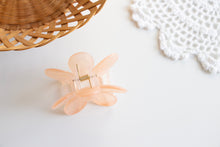 Load image into Gallery viewer, Clear Peach Daisy Claw Clip
