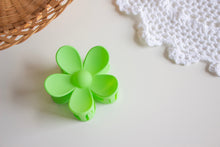 Load image into Gallery viewer, Lime Green Daisy Claw Clip
