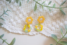 Load image into Gallery viewer, Flower Power Resin Earrings
