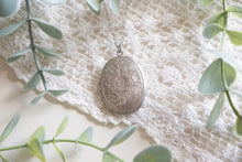 Load image into Gallery viewer, Silver Oval Locket Necklace
