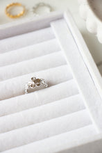 Load image into Gallery viewer, Silver Daisy Ring
