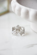 Load image into Gallery viewer, Silver Daisy Ring
