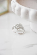 Load image into Gallery viewer, Gold/Silver Gathered Leaves Ring
