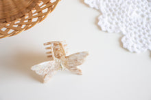 Load image into Gallery viewer, Tan &amp; White Speckled Butterfly Claw Clip
