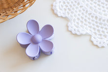 Load image into Gallery viewer, Purple Daisy Claw Clip
